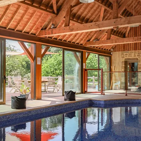 Avec Piscine Et Jacuzzi - Normandie La Carneille